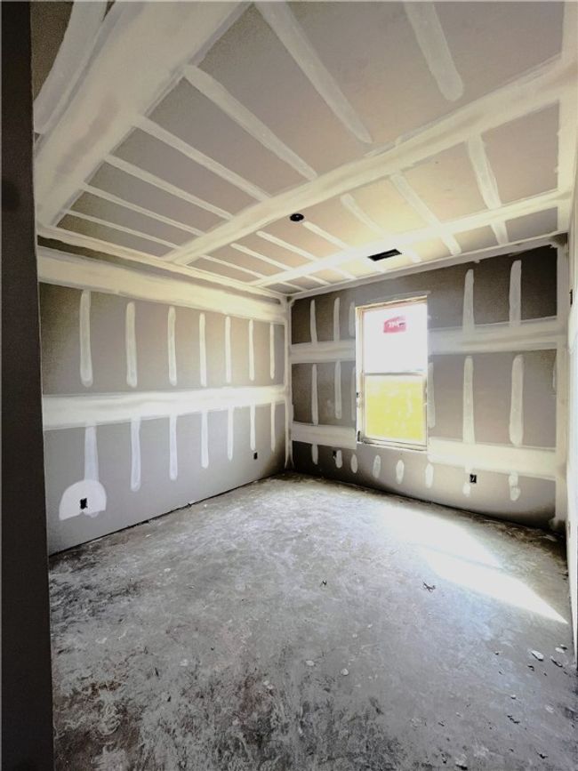 View of unfurnished room | Image 8