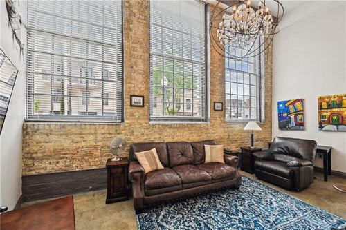 109-920 Poeyfarre St, New Orleans, LA, 70130-3879 | Card Image