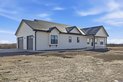 7406 Sw Docking Rd, Auburn, KS, 66402-9221 | Card Image