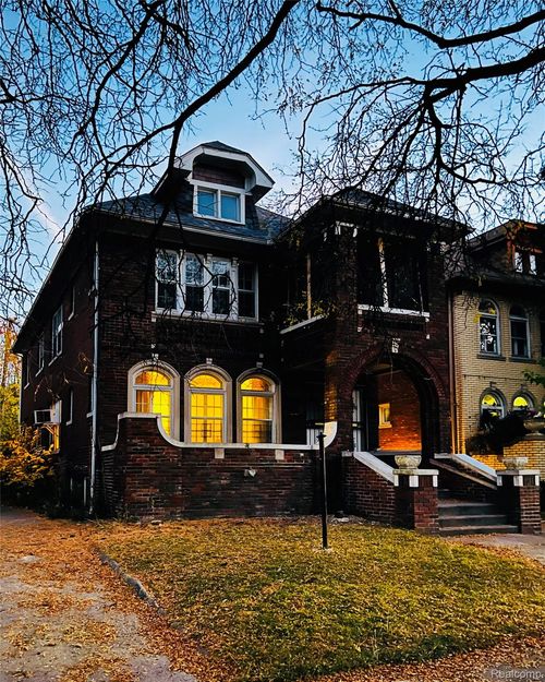 2919 Fullerton St, Detroit, MI, 48238-3301 | Card Image