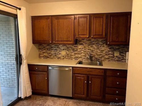 apt-4-6 Bouton St E, Stamford, CT, 06907-1649 | Card Image