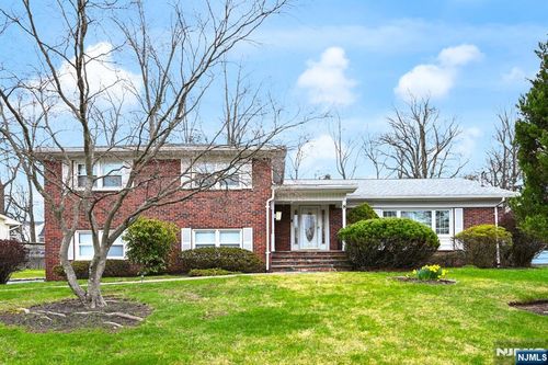 8 Hepworth Pl, West Orange, NJ, 07052-3206 | Card Image