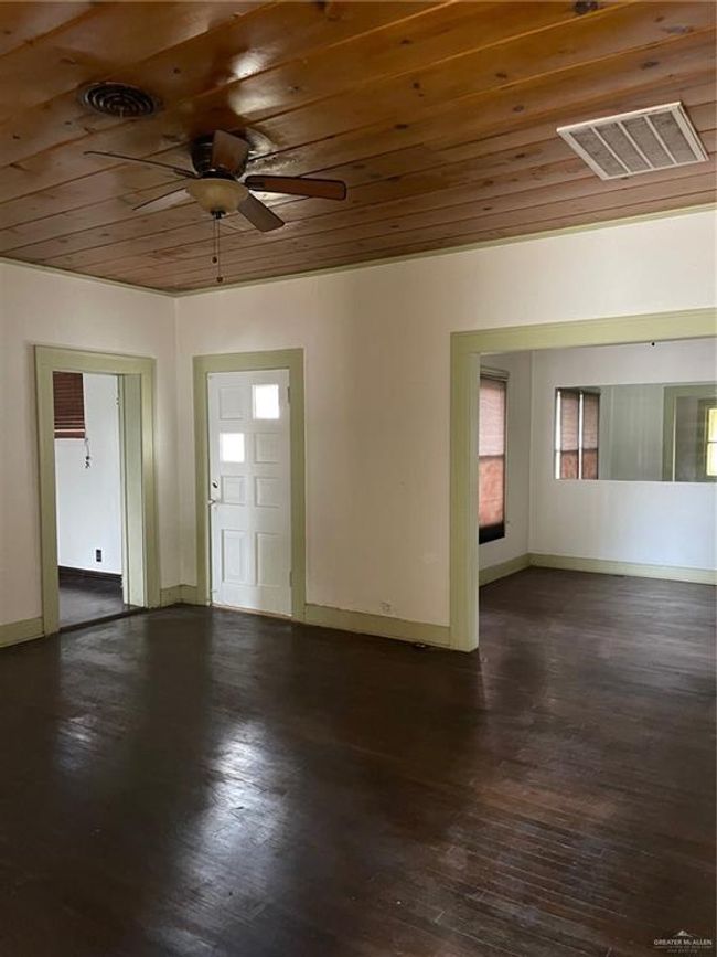 129 E Jones Ave, House other with 3 bedrooms, 3 bathrooms and 2 parking in Pharr TX | Image 4