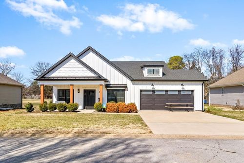 398 Irish Cir, Hopkinsville, KY, 42240-1779 | Card Image