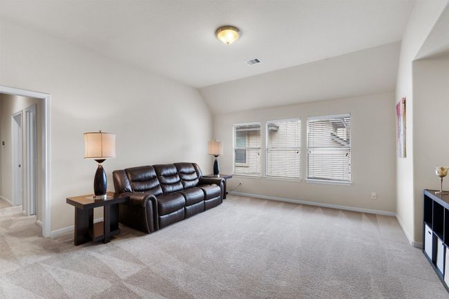 Secondary Living upstairs | Image 21