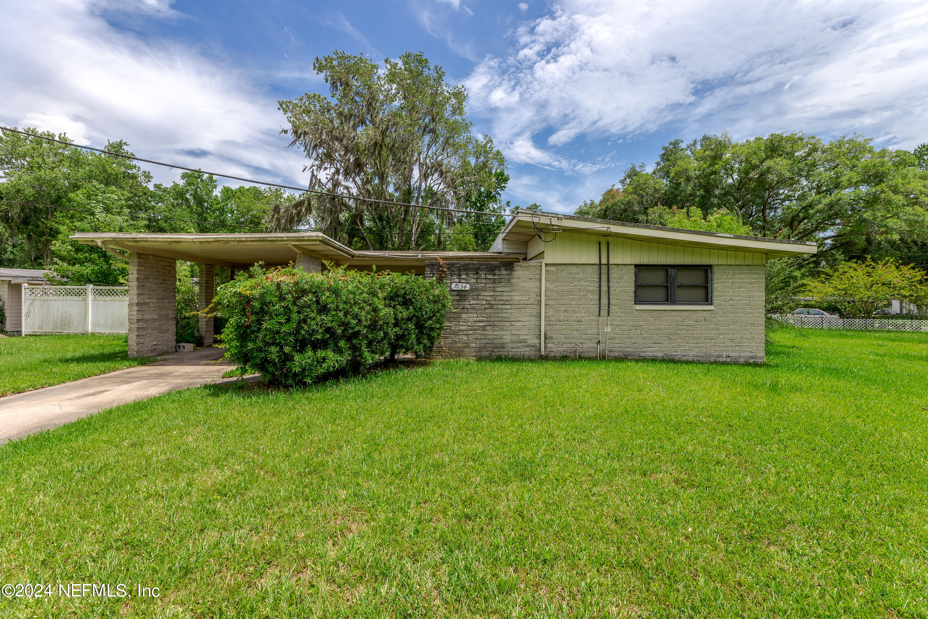 Deauville Rd, Jacksonville, FL 32205