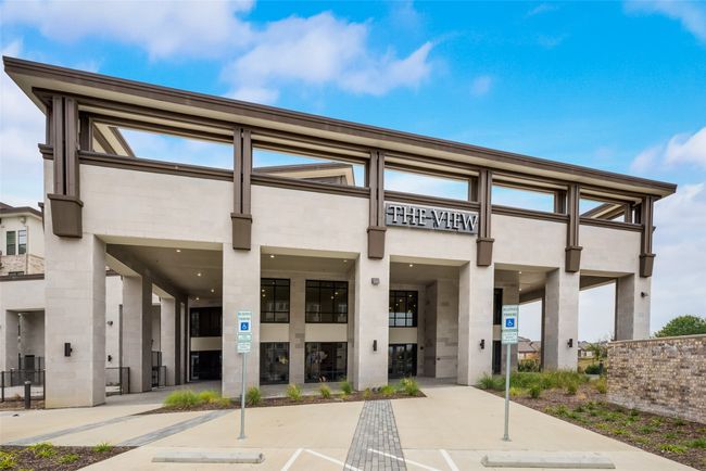 View of building exterior with uncovered parking | Image 32