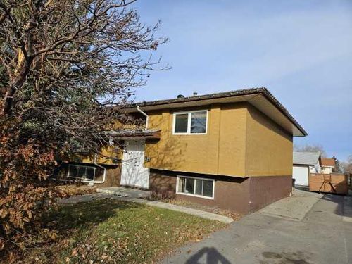 12 Thornwood Crescent Nw, Home with 4 bedrooms, 2 bathrooms and 6 parking in Calgary AB | Card Image