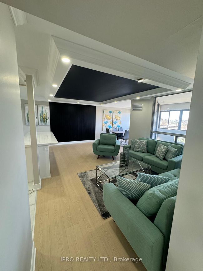1110 - 1580 Mississauga Valley Blvd, Condo with 2 bedrooms, 2 bathrooms and 1 parking in Mississauga ON | Image 5