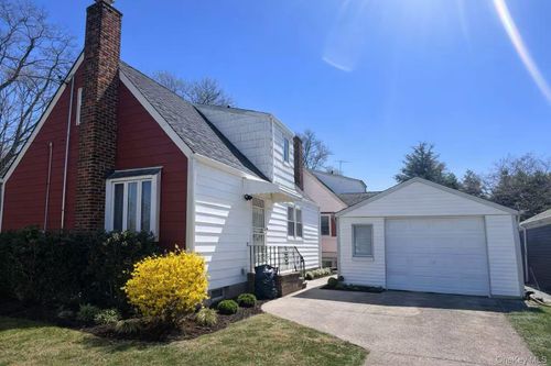 706 Leggett Pl, Whitestone, NY, 11357-1242 | Card Image