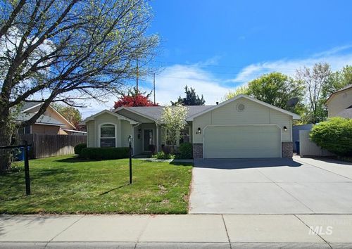 813 W Oakmont Ave, Nampa, ID, 83686-2867 | Card Image