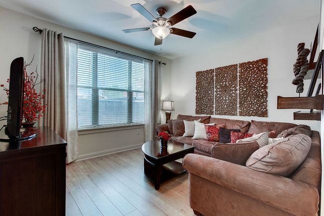 APT-1404 - 1201 Grove Blvd, Condo with 2 bedrooms, 3 bathrooms and 2 parking in Austin TX | Image 5