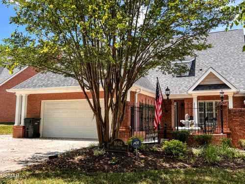 1042 Fine Glen Dr, Sevierville, TN, 37862-5051 | Card Image