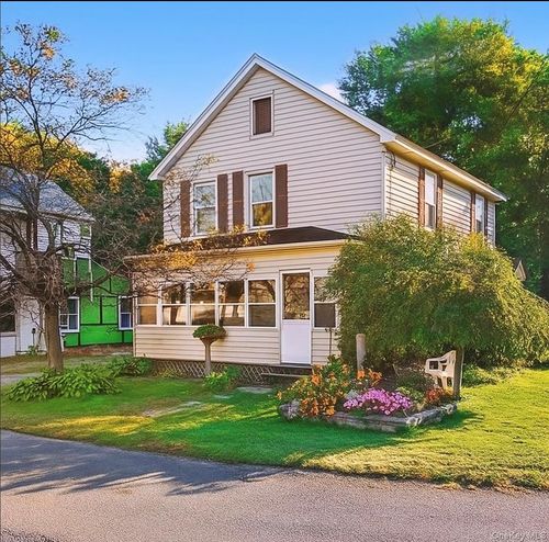 33 Thompson St, Red Hook, NY, 12571-1701 | Card Image