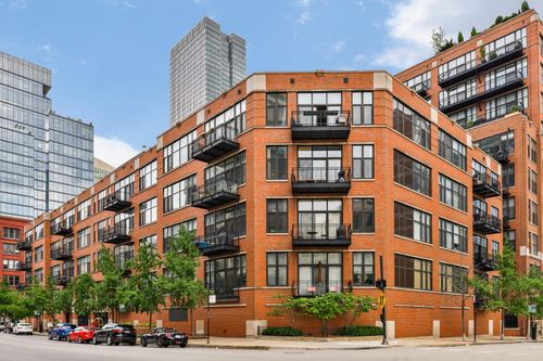 713-333 W Hubbard St, Chicago, IL, 60654-4973 | Card Image
