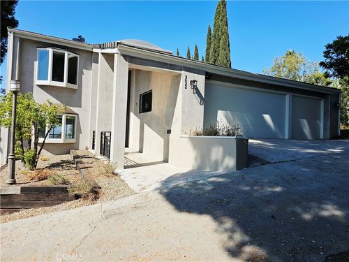 3622 Roberts View Pl, Studio City, CA, 91604-3888 | Card Image