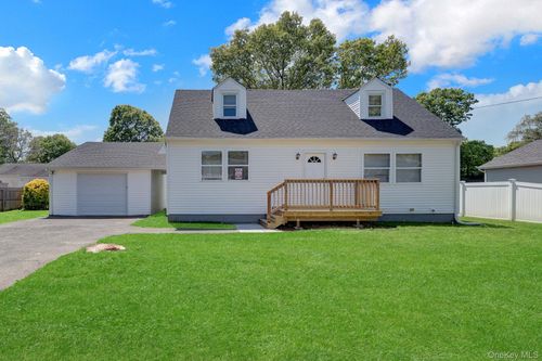 46 Rockledge Dr, Shirley, NY, 11967-2636 | Card Image