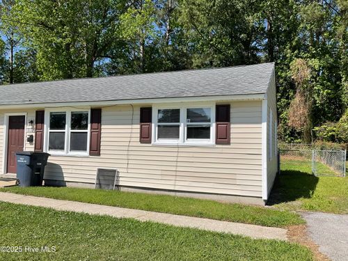 1211 Davis St, Jacksonville, NC, 28540-5754 | Card Image