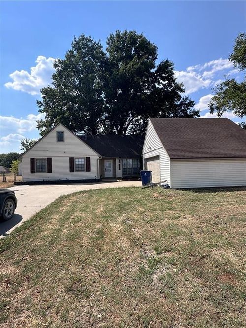 512 Westwood Dr, Coffeyville, KS, 67337-1127 | Card Image