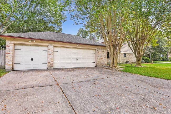 Three car garage with new garage doors! | Image 4