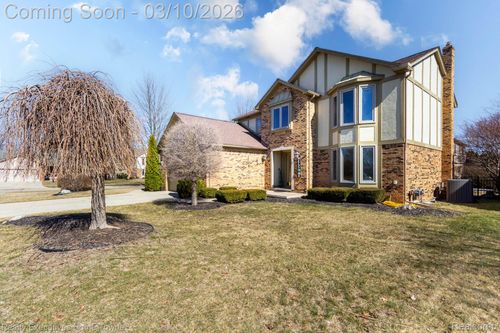 39344 Lorien Dr, Sterling Heights, MI, 48313-5742 | Card Image