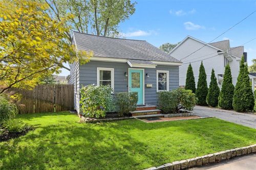 40 Boyce Ave, Barrington, RI, 02806-2617 | Card Image
