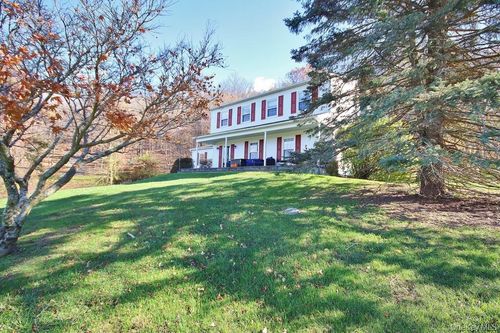7 Farview Rd, East Fishkill, NY, 12533-6820 | Card Image
