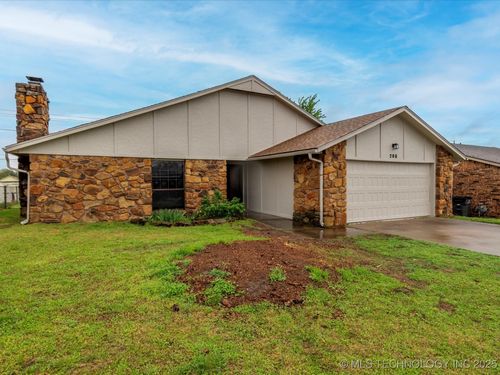 208 N Spruce Ave, Bartlesville, OK, 74006-2017 | Card Image