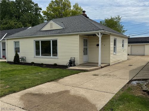 29516 Cresthaven Dr, Willowick, OH, 44095-4537 | Card Image