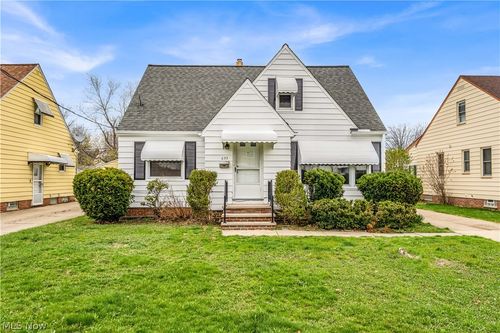 655 E 240th St, Euclid, OH, 44123-2367 | Card Image
