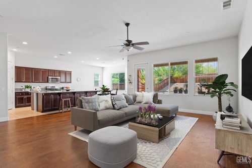 9904 Toscana Dr, Bakersfield, CA, 93306-7954 | Card Image