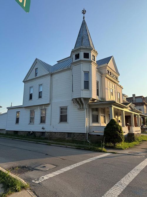 325 E Mansfield St, Bucyrus, OH, 44820-2404 | Card Image
