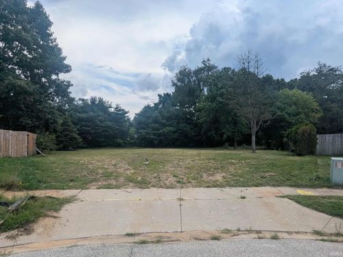 2135 Autumn Ridge Ln, Elkhart, IN, 46514-6815 | Card Image