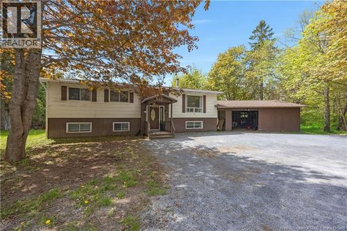 323 Gondola Point Rd, Rothesay, NB, E2E1Y4 | Card Image