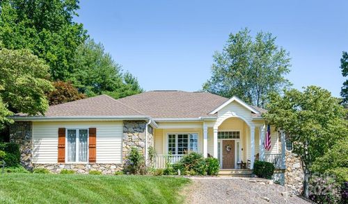 100 Bayberry Way, Hendersonville, NC, 28739-7801 | Card Image