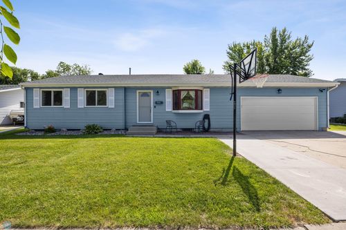 901 7th Street W, Fargo, ND, 58078 | Card Image