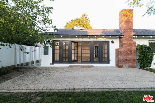 8335 Gladbeck Ave, Northridge, CA, 91324-4746 | Card Image