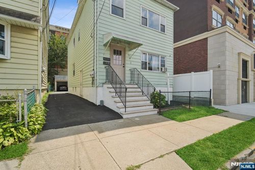 20 Division Ave, Garfield, NJ, 07026-3620 | Card Image