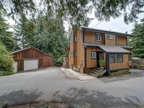 8057 Cooper Rd, Halfmoon Bay, BC, V7Z1A6 | Card Image