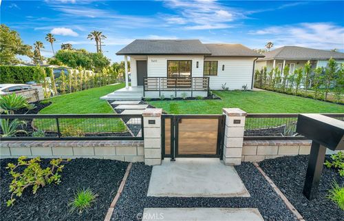 7401 Dempsey Ave, Van Nuys, CA, 91406-3105 | Card Image