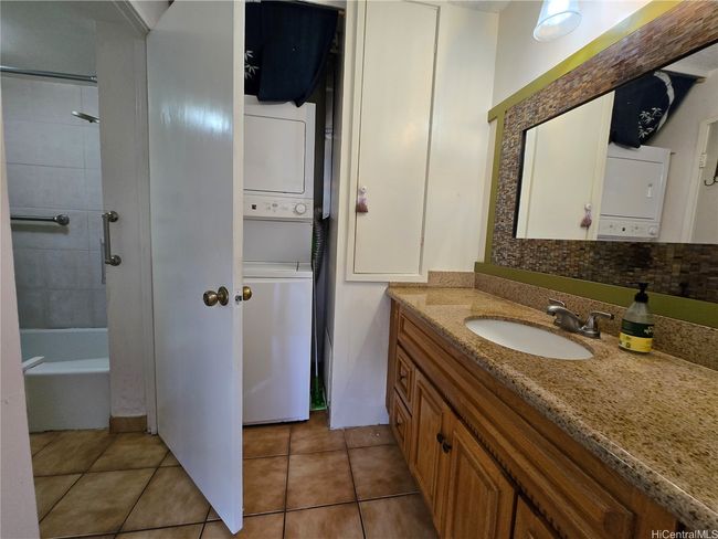In unit washer and dryer. | Image 15