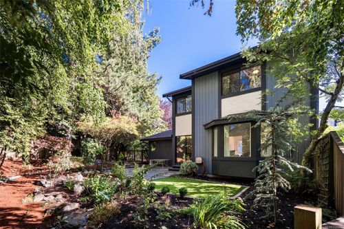 3-1096 Stoba Lane, Saanich, BC, V8X2W5 | Card Image