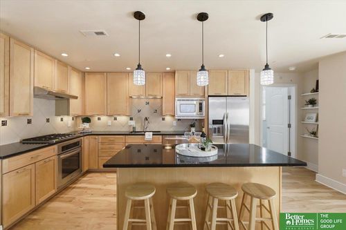 512-1403 Farnam St, Omaha, NE, 68102-2251 | Card Image