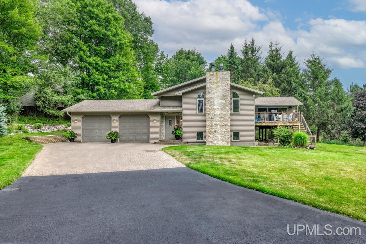 Westwood Ave, Kingsford, MI 49802