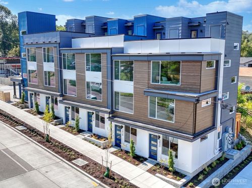 2830 S Walden St, Seattle, WA, 98144 | Card Image