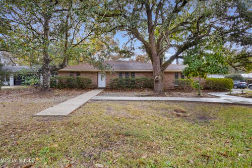 831 Graveline Rd, Gautier, MS, 39553-7722 | Card Image