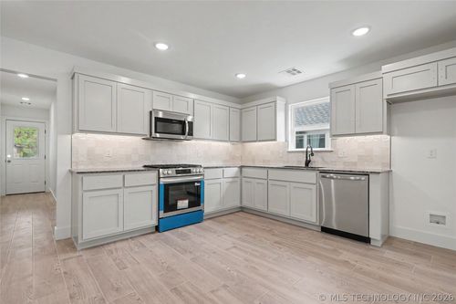 811 S Wood St, Pryor, OK, 74361-6038 | Card Image