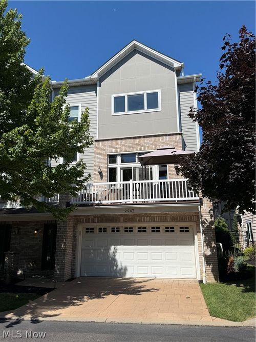 2257 City View Dr, Cleveland, OH, 44113-4509 | Card Image