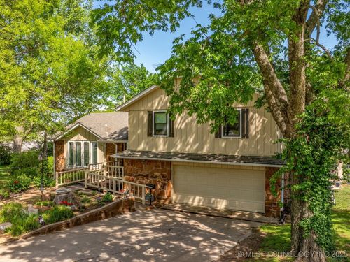 900 Briarwood Dr, Bartlesville, OK, 74006-4402 | Card Image