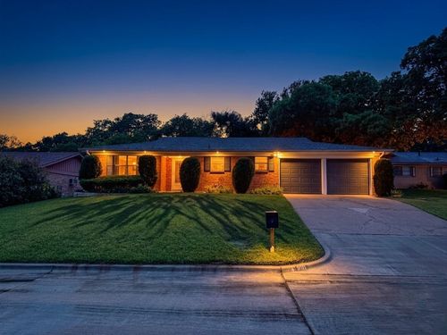 901 Gregory Ave, Bedford, TX, 76022-7844 | Card Image